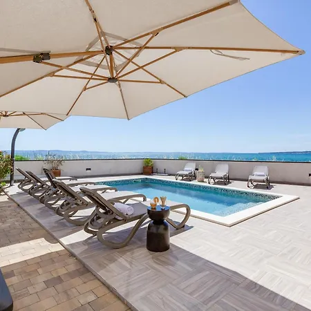 Villa Sea Gem - Beachfront With Heated Pool, Privlaka (Zadar)