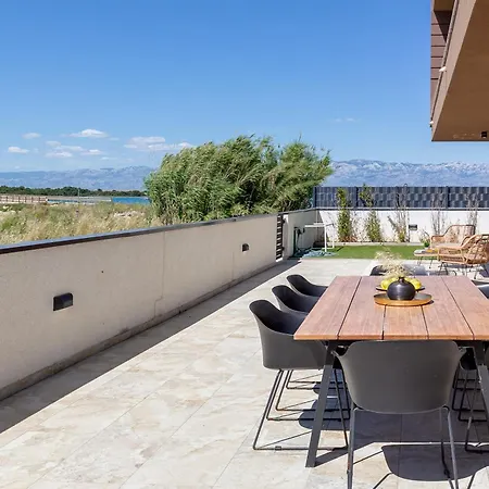 Sea Gem - Beachfront With Heated Pool, Villa Privlaka (Zadar)