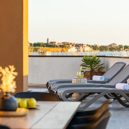 Villa Sea Gem - Beachfront With Heated Pool,