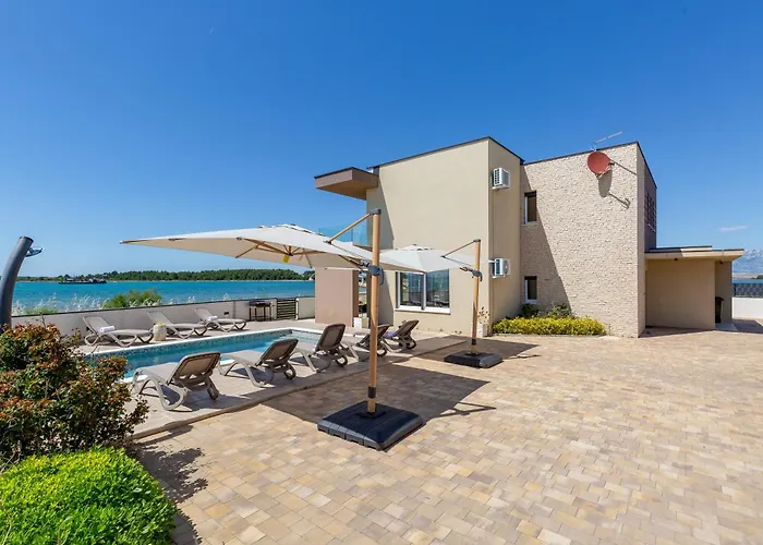 Sea Gem - Beachfront With Heated Pool, Vila *