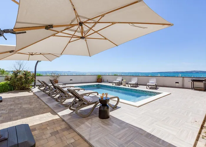 Villa Sea Gem - Beachfront With Heated Pool, Privlaka (Zadar)