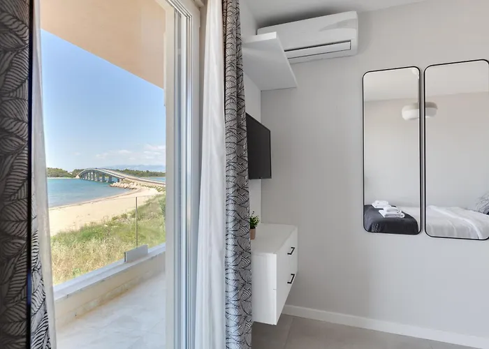 Sea Gem - Beachfront With Heated Pool,