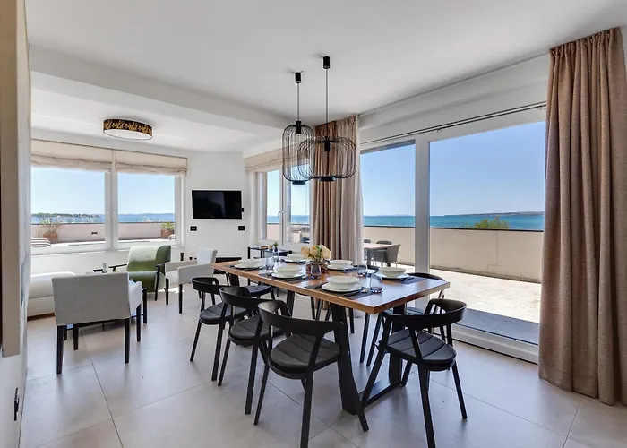 Villa Sea Gem - Beachfront With Heated Pool, Privlaka (Zadar)