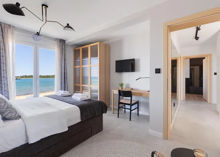 Sea Gem - Beachfront With Heated Pool, Vila *
