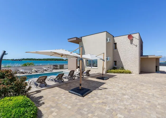 Villa Sea Gem - Beachfront With Heated Pool,