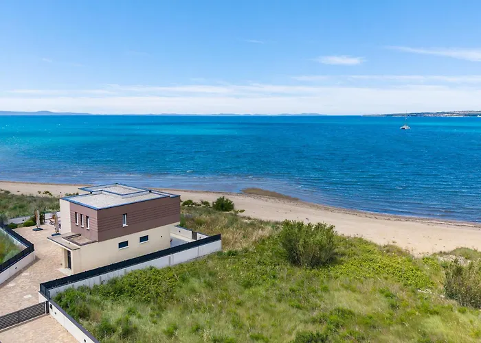 Sea Gem - Beachfront With Heated Pool, Privlaka (Zadar)