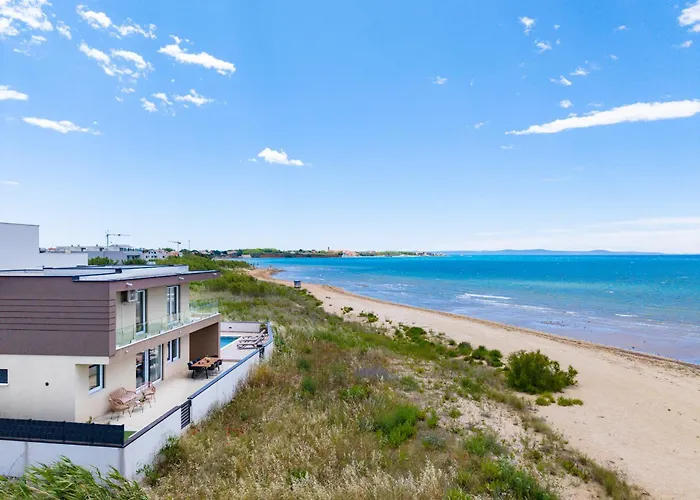 Sea Gem - Beachfront With Heated Pool, * Privlaka (Zadar)