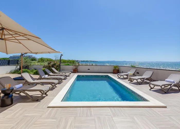 Sea Gem - Beachfront With Heated Pool, Vila Privlaka (Zadar)