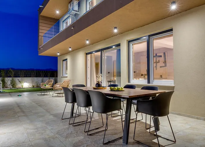 Sea Gem - Beachfront With Heated Pool, * Privlaka (Zadar)