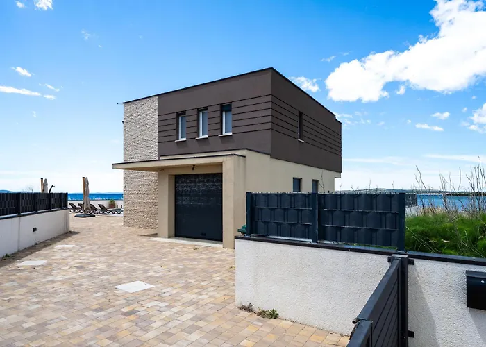 Sea Gem - Beachfront With Heated Pool, Villa *