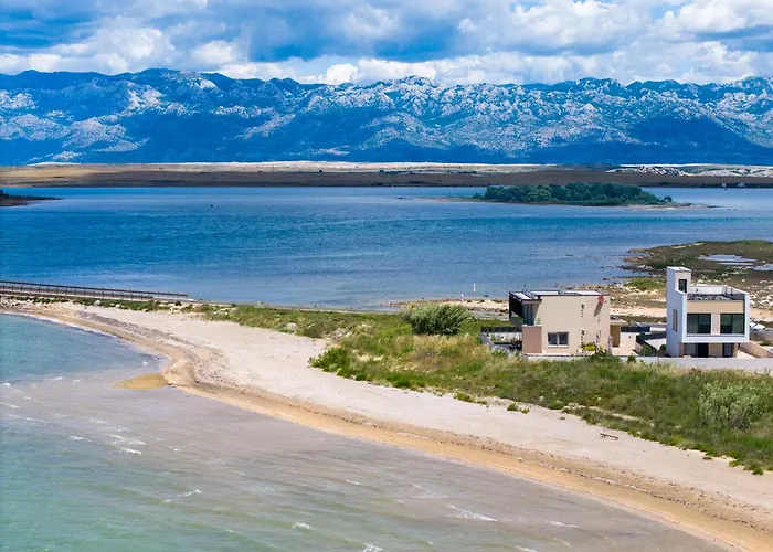 Vila Sea Gem - Beachfront With Heated Pool, Privlaka (Zadar)