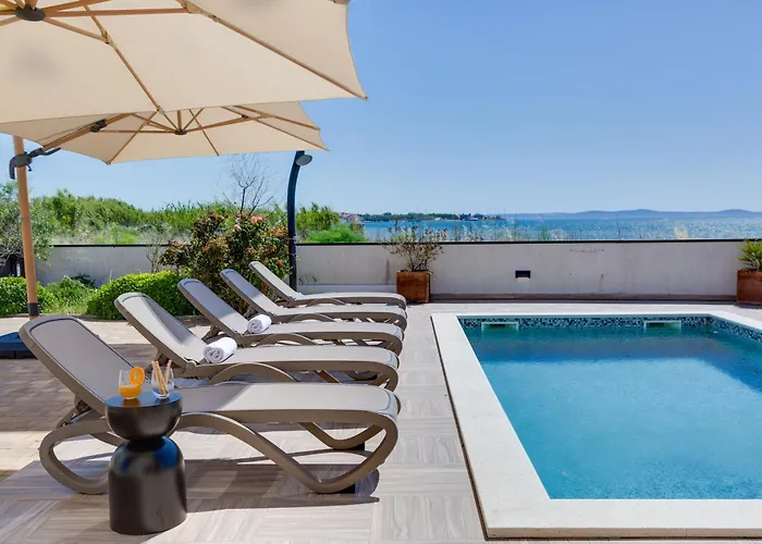 Sea Gem - Beachfront With Heated Pool, Vila *