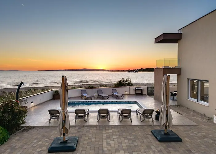 Sea Gem - Beachfront With Heated Pool, *