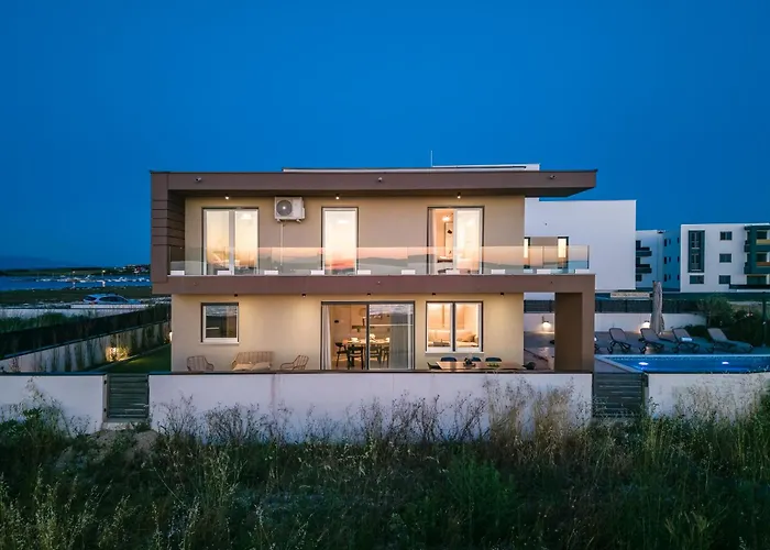 Sea Gem - Beachfront With Heated Pool, Privlaka (Zadar)