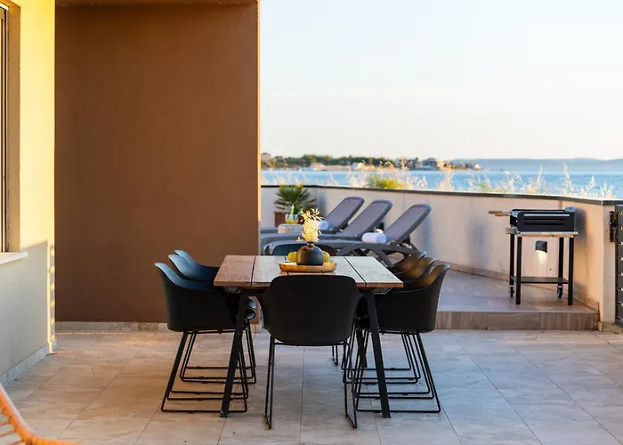 Vila Sea Gem - Beachfront With Heated Pool,