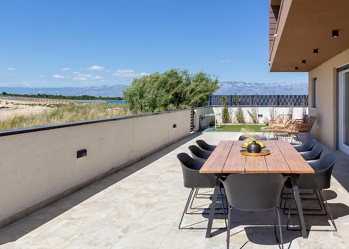 Sea Gem - Beachfront With Heated Pool, Vila Privlaka (Zadar)