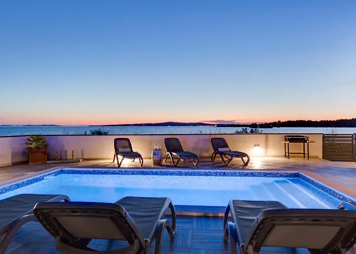 Villa Sea Gem - Beachfront With Heated Pool, Privlaka (Zadar)