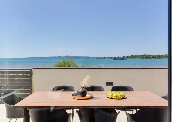 Sea Gem - Beachfront With Heated Pool, * Privlaka (Zadar)