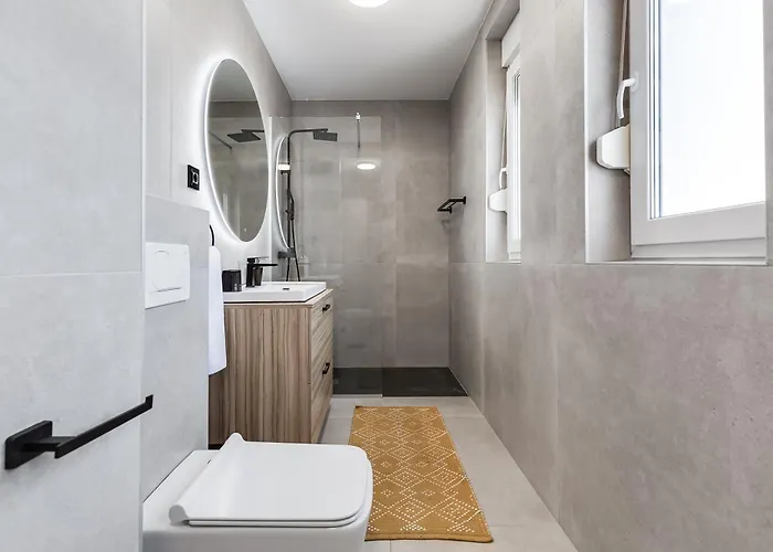 Sea Gem - Beachfront With Heated Pool, Privlaka (Zadar)