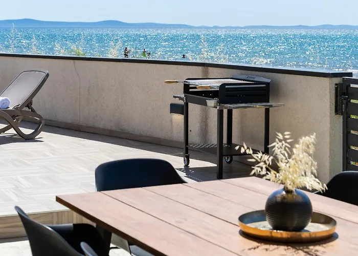 Sea Gem - Beachfront With Heated Pool, Privlaka (Zadar)