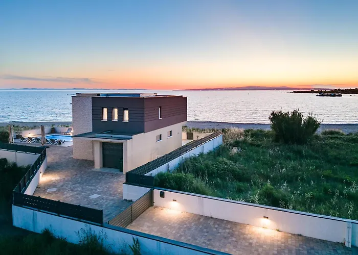 Sea Gem - Beachfront With Heated Pool,
