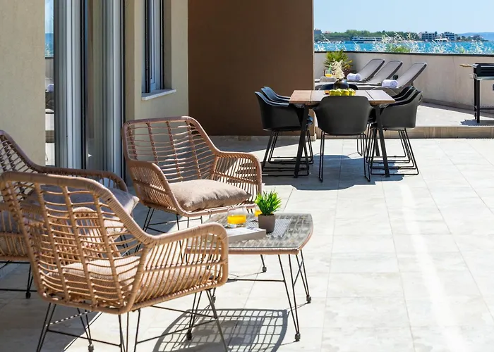 Sea Gem - Beachfront With Heated Pool, Vila