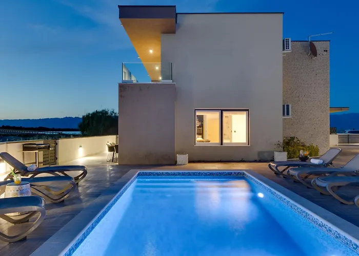 Sea Gem - Beachfront With Heated Pool,