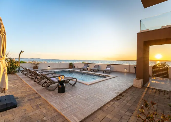 Sea Gem - Beachfront With Heated Pool, Villa