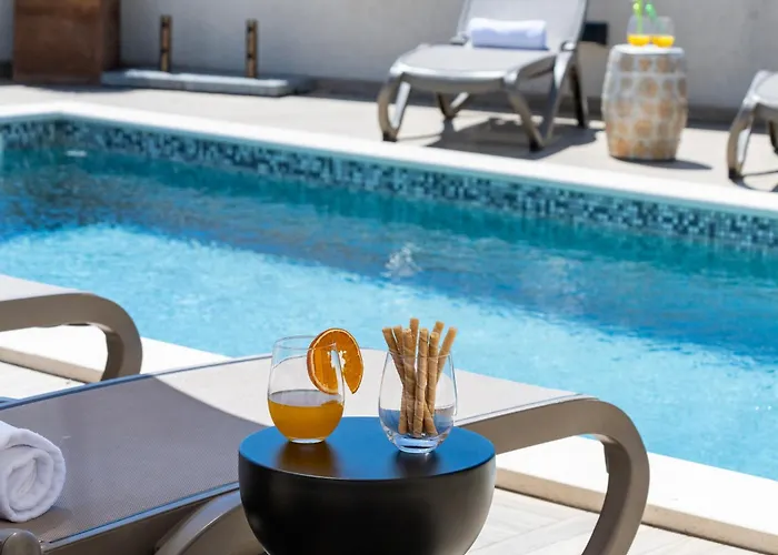 Sea Gem - Beachfront With Heated Pool,