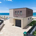 Villa Sea Gem - Beachfront With Heated Pool,