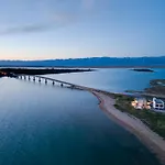 Villa Sea Gem - Beachfront With Heated Pool, Privlaka (Zadar)
