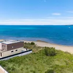 Sea Gem - Beachfront With Heated Pool, Privlaka (Zadar)