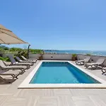 Sea Gem - Beachfront With Heated Pool, Villa Privlaka (Zadar)