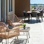 Sea Gem - Beachfront With Heated Pool, Villa
