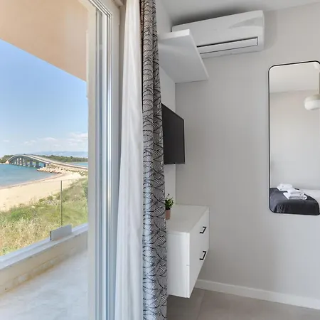 Sea Gem - Beachfront With Heated Pool,