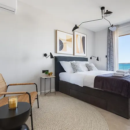 Sea Gem - Beachfront With Heated Pool, Вилла Привлака