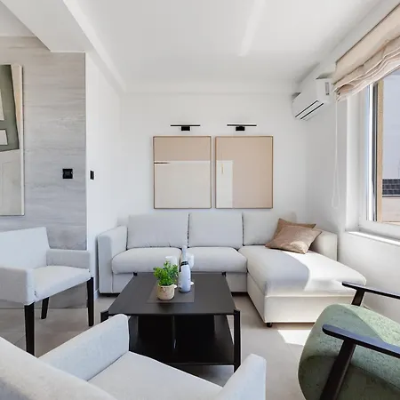 Sea Gem - Beachfront With Heated Pool, Привлака