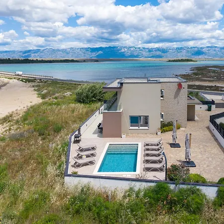 Вилла Sea Gem - Beachfront With Heated Pool, Привлака