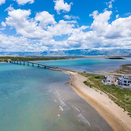 Sea Gem - Beachfront With Heated Pool,