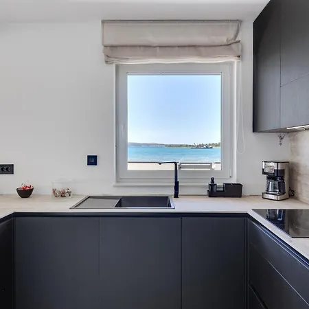 Вилла Sea Gem - Beachfront With Heated Pool,
