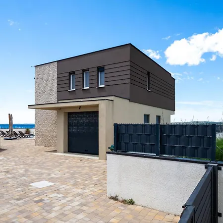 Sea Gem - Beachfront With Heated Pool, Вилла *