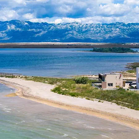 Вилла Sea Gem - Beachfront With Heated Pool, Привлака