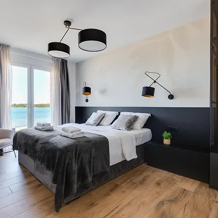 Вилла Sea Gem - Beachfront With Heated Pool,