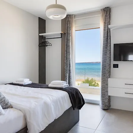 Sea Gem - Beachfront With Heated Pool, Вилла Привлака