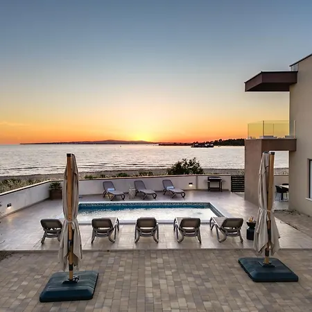 Sea Gem - Beachfront With Heated Pool, *