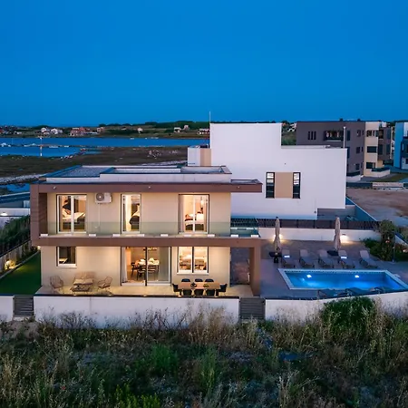 Sea Gem - Beachfront With Heated Pool,