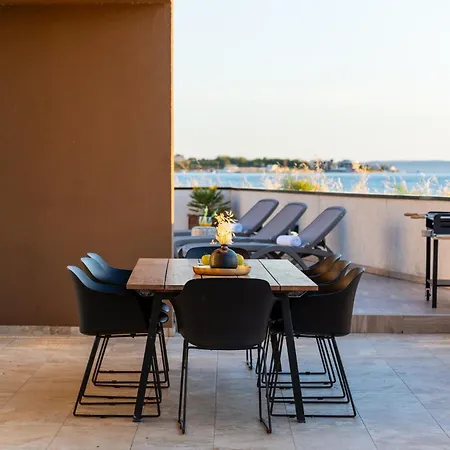 Вилла Sea Gem - Beachfront With Heated Pool,