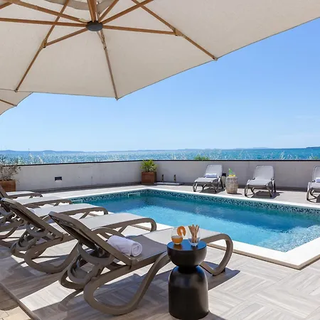 Sea Gem - Beachfront With Heated Pool, *