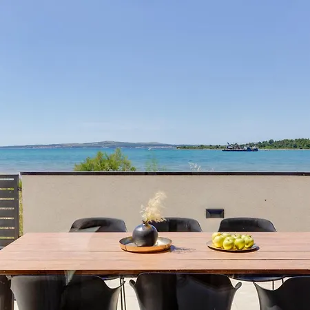 Sea Gem - Beachfront With Heated Pool, * Привлака