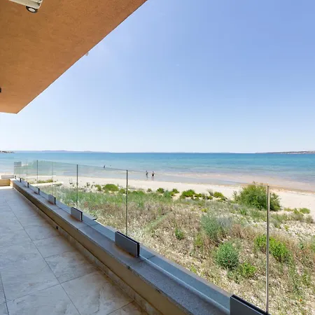 Sea Gem - Beachfront With Heated Pool, Вилла